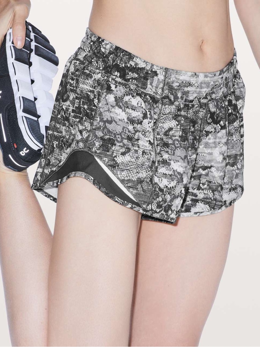 Lululemon Hotty Hot Short II *2.5"
Masked Lace Starlight Black